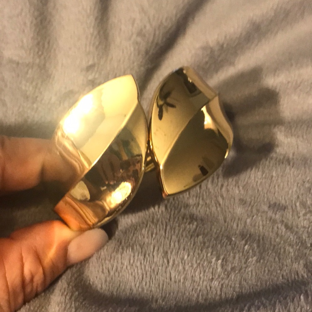 Gold bangle bracelet